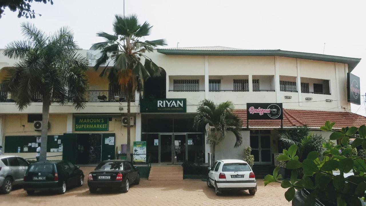 Riyan Apartment Кололи Экстерьер фото