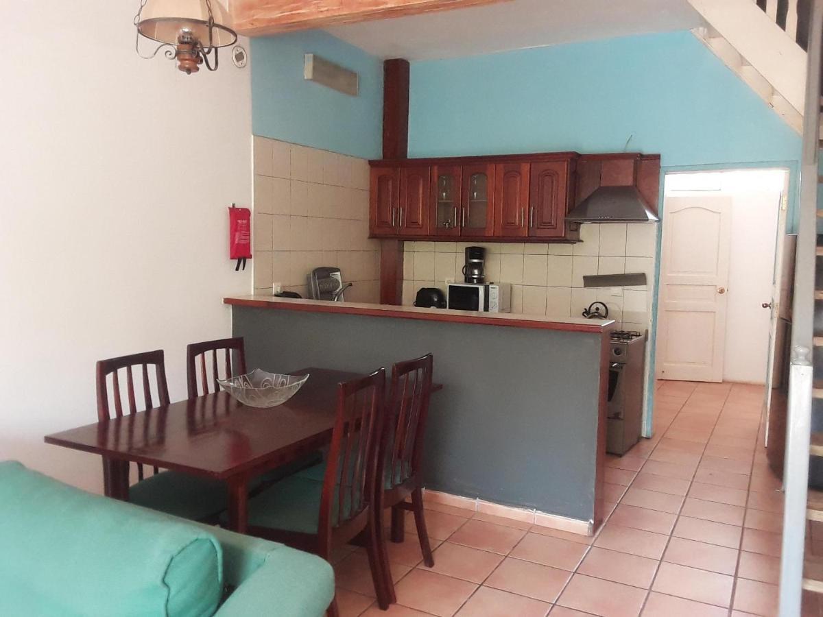 Riyan Apartment Кололи Экстерьер фото