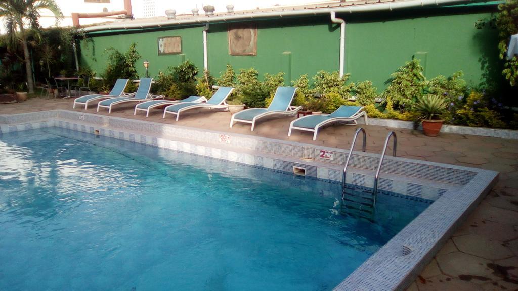 Riyan Apartment Кололи Экстерьер фото