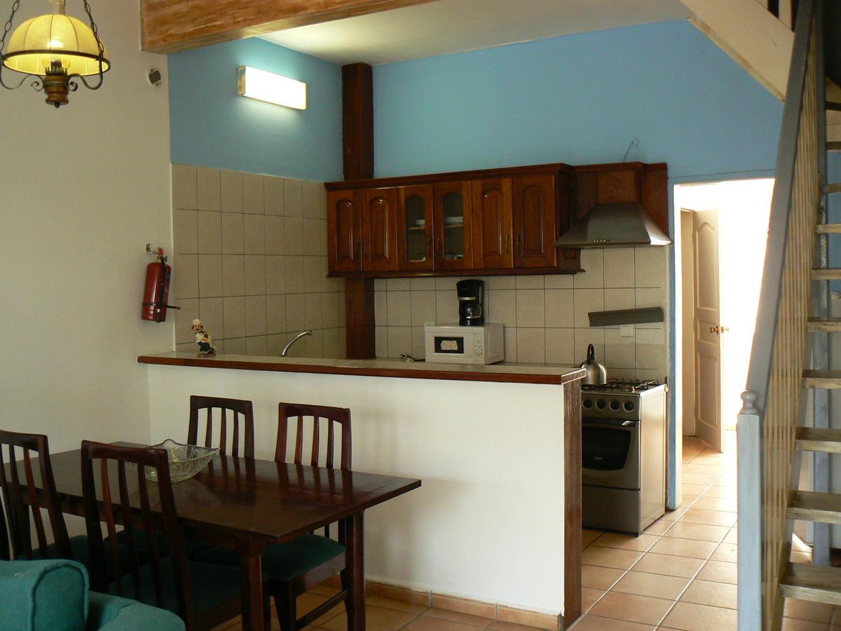 Riyan Apartment Кололи Экстерьер фото
